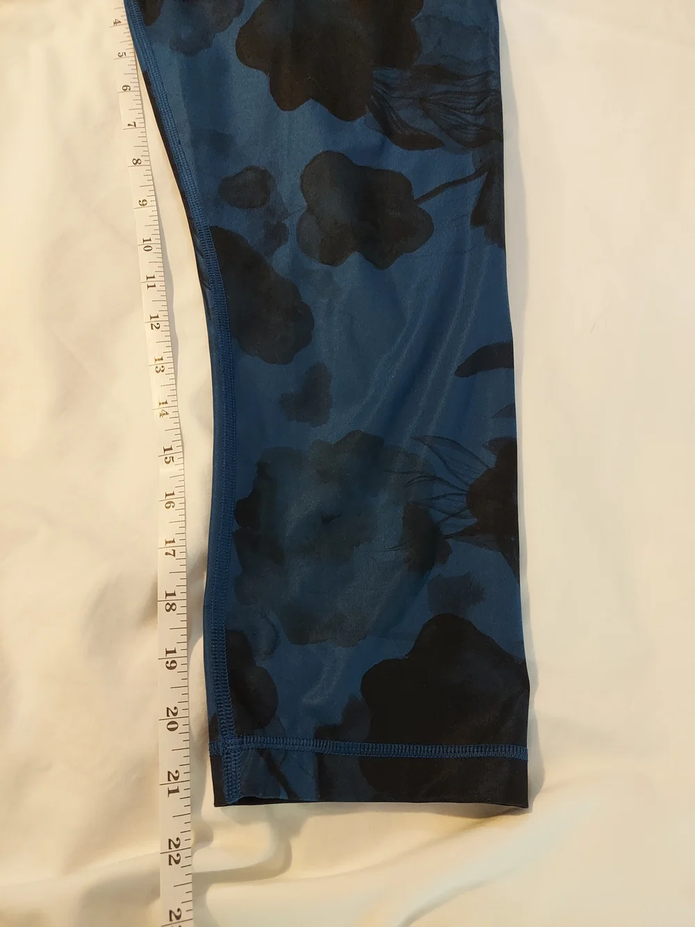 Lululemon Wunder Under Crop II Full-On Luxtreme - Jumbo Inky Floral - 10